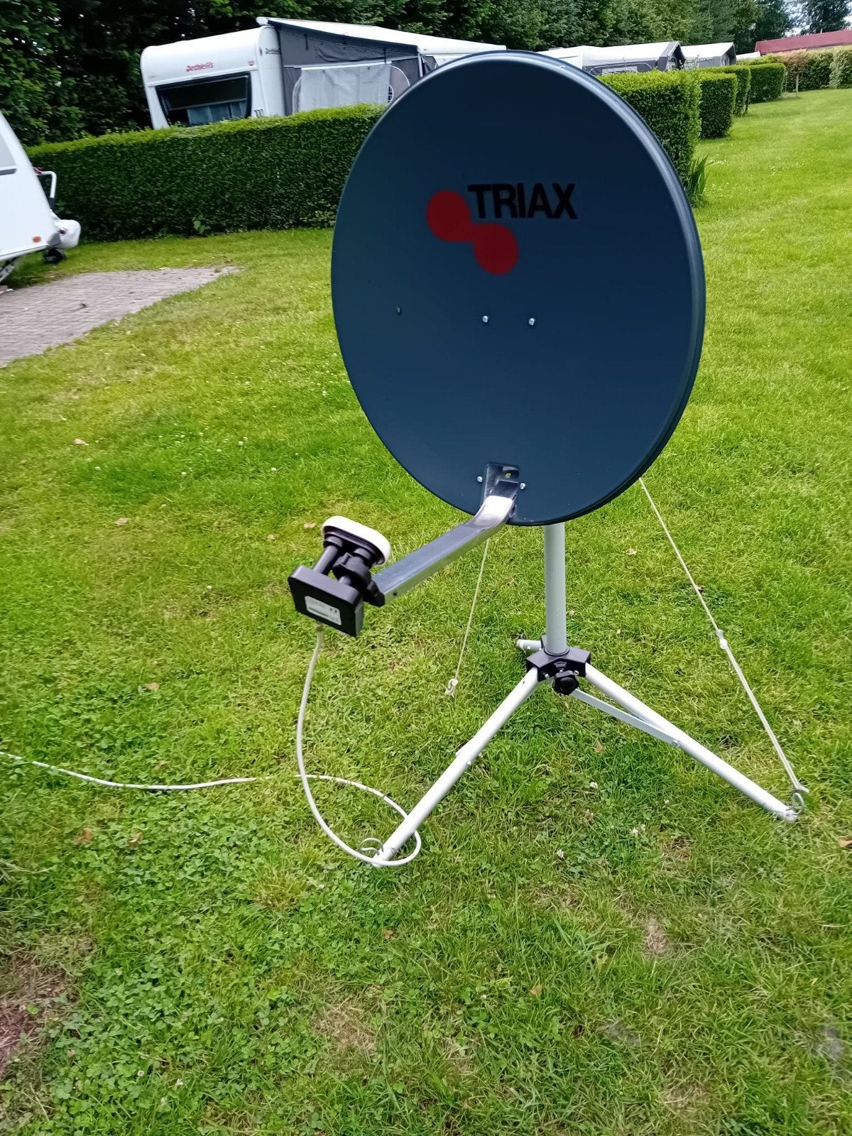 Triax schotelantenne met HD ontvanger en statief, Ophalen, Gebruikt, (Schotel)antenne, Overige merken