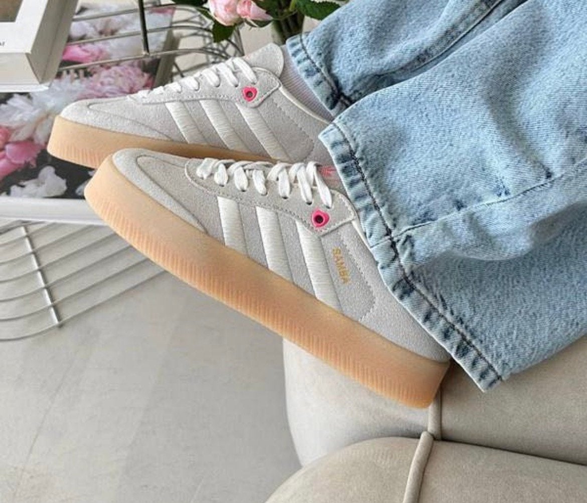 Te koop Adidas Samba maat 39, Beige, Nieuw, Ophalen of Verzenden, Sneakers of Gympen