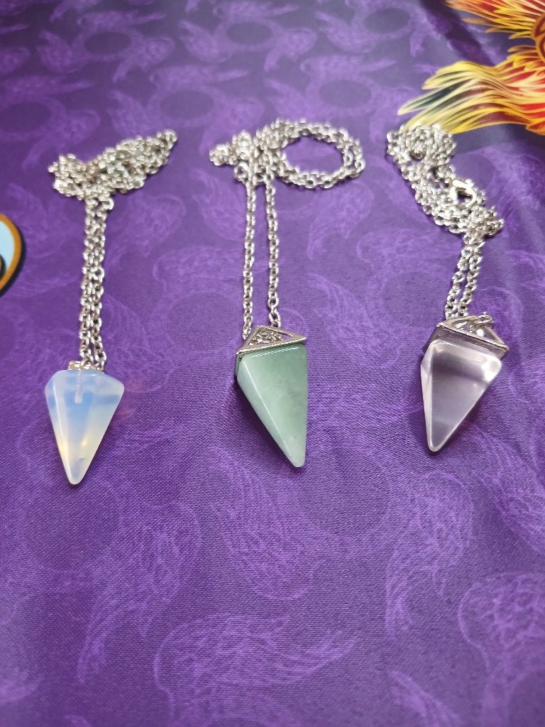 Drie edelsteen pendels (ook leuk als ketting), Boeken, Verzenden, Nieuw, Tarot of Kaarten leggen, Overige typen