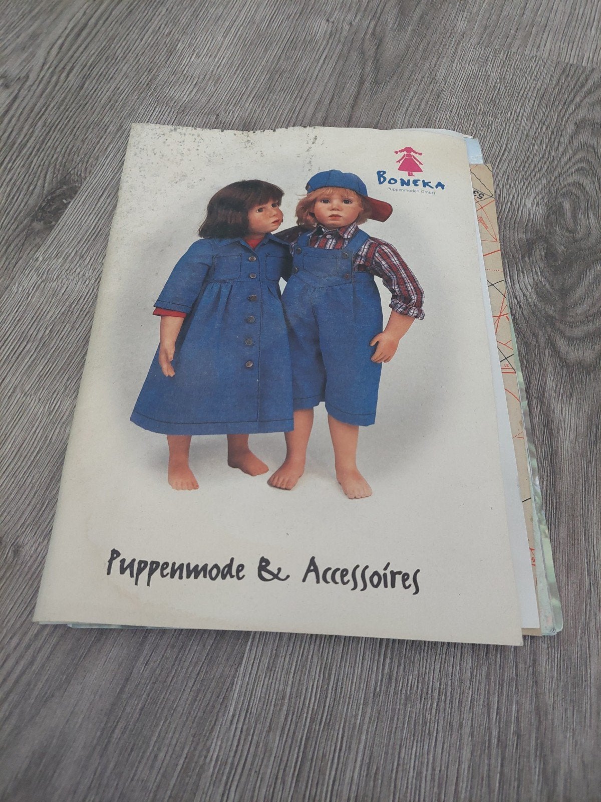 Vintage BONEKA catalogussen jaren '90, Verzamelen, Poppen, Verzenden, Zo goed als nieuw, Overige typen