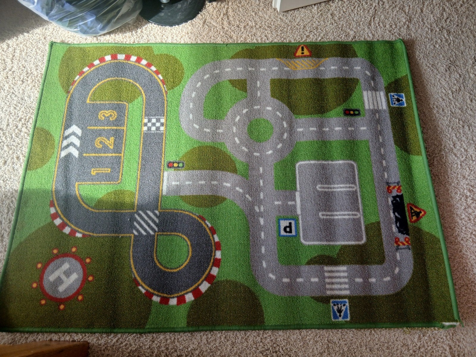 Speelkleed met wegen en racebaan, Ophalen, Zo goed als nieuw