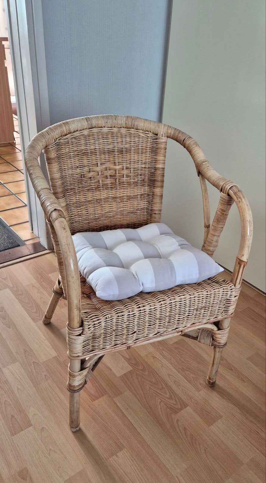 Rotan stoel, Ophalen