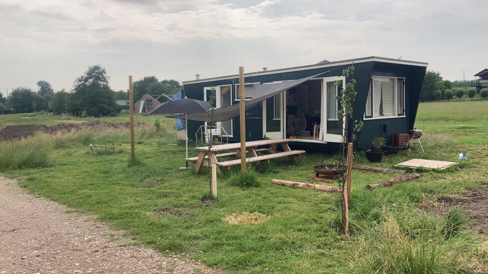 Stacaravan / chalet - binnen instapklaar, buiten opknapper, Tot en met 4
