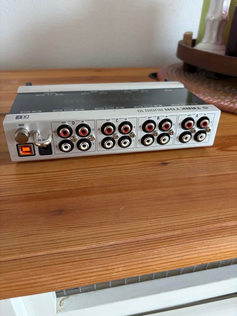 Native Instruments Traktor Audio 10 - Inclusief oplader, Ophalen, Zo goed als nieuw, Extern