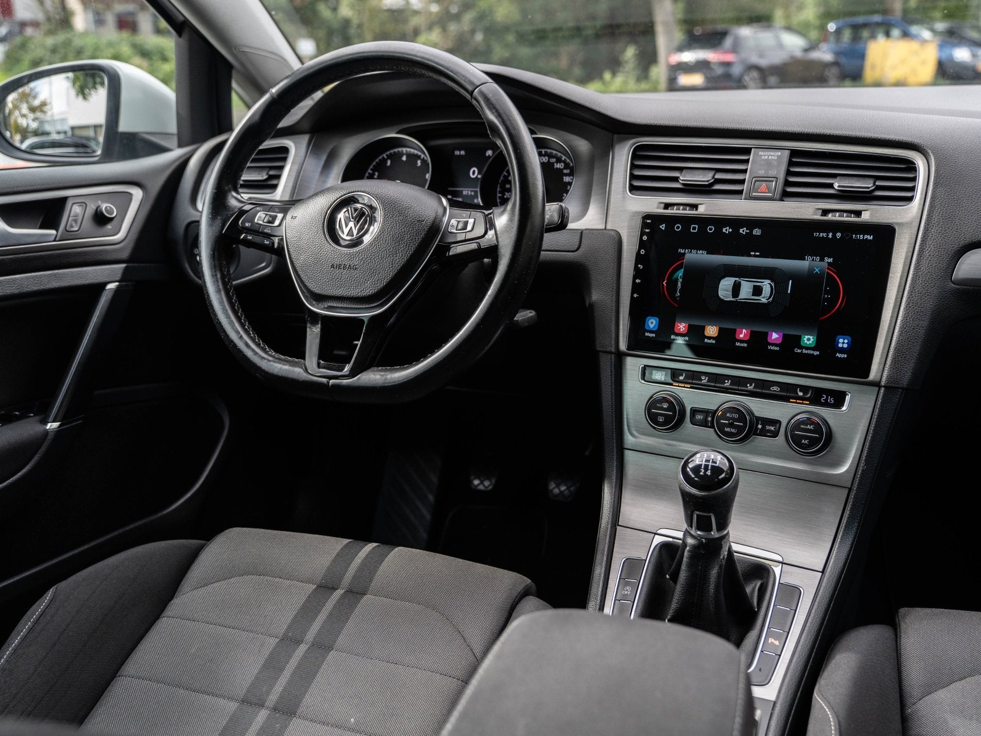 Volkswagen Golf 1.2 TSI R-LINE | APPLE CARPLAY | CRUISE / CL, Voorwielaandrijving, Euro 5, Gebruikt, Zwart
