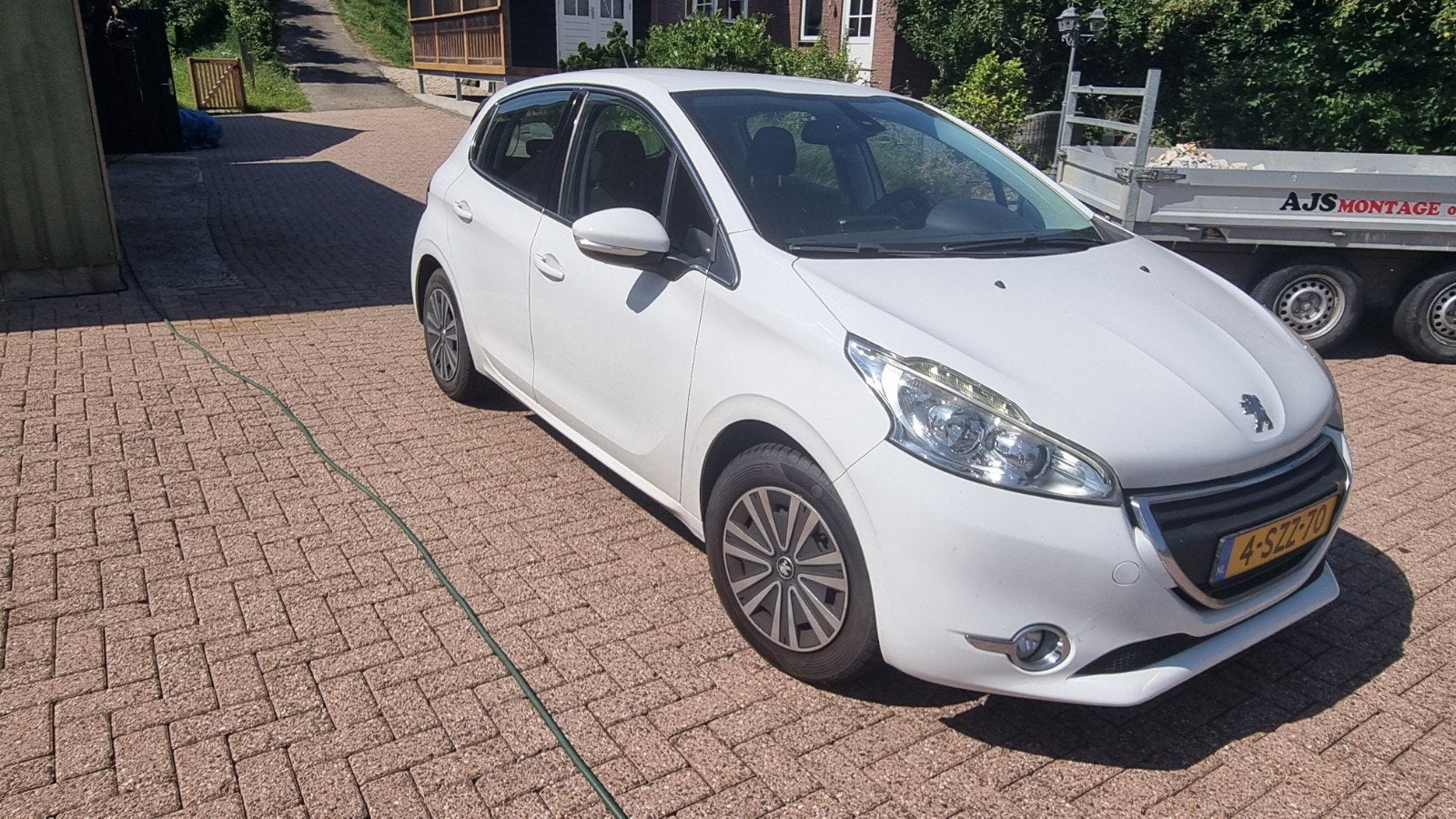 Peugeot 208 1.2 VTI 60KW 5-D 2-TR 2013 Wit, Auto's, Peugeot, 40 €/maand, 1199 cc, Wit, Origineel Nederlands