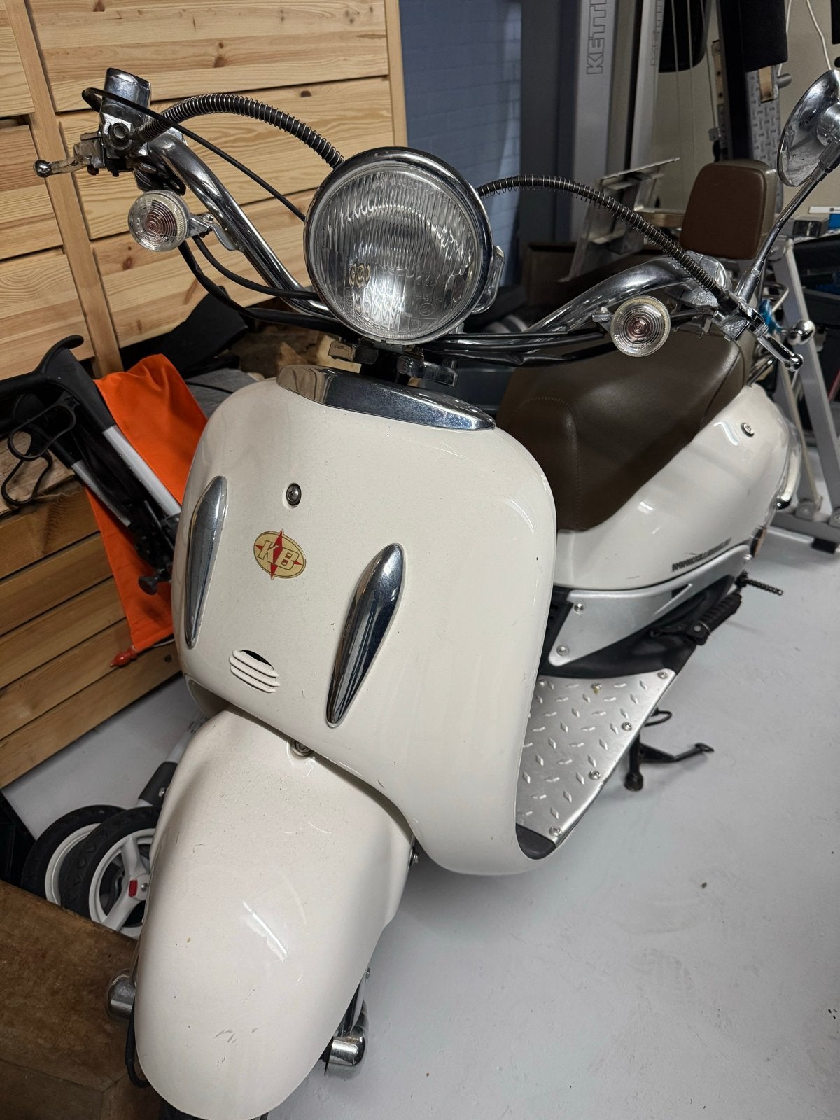 Witte Scooter - Zeer Lage Kilometerstand, Ophalen of Verzenden, Zo goed als nieuw, Benzine, Overige merken
