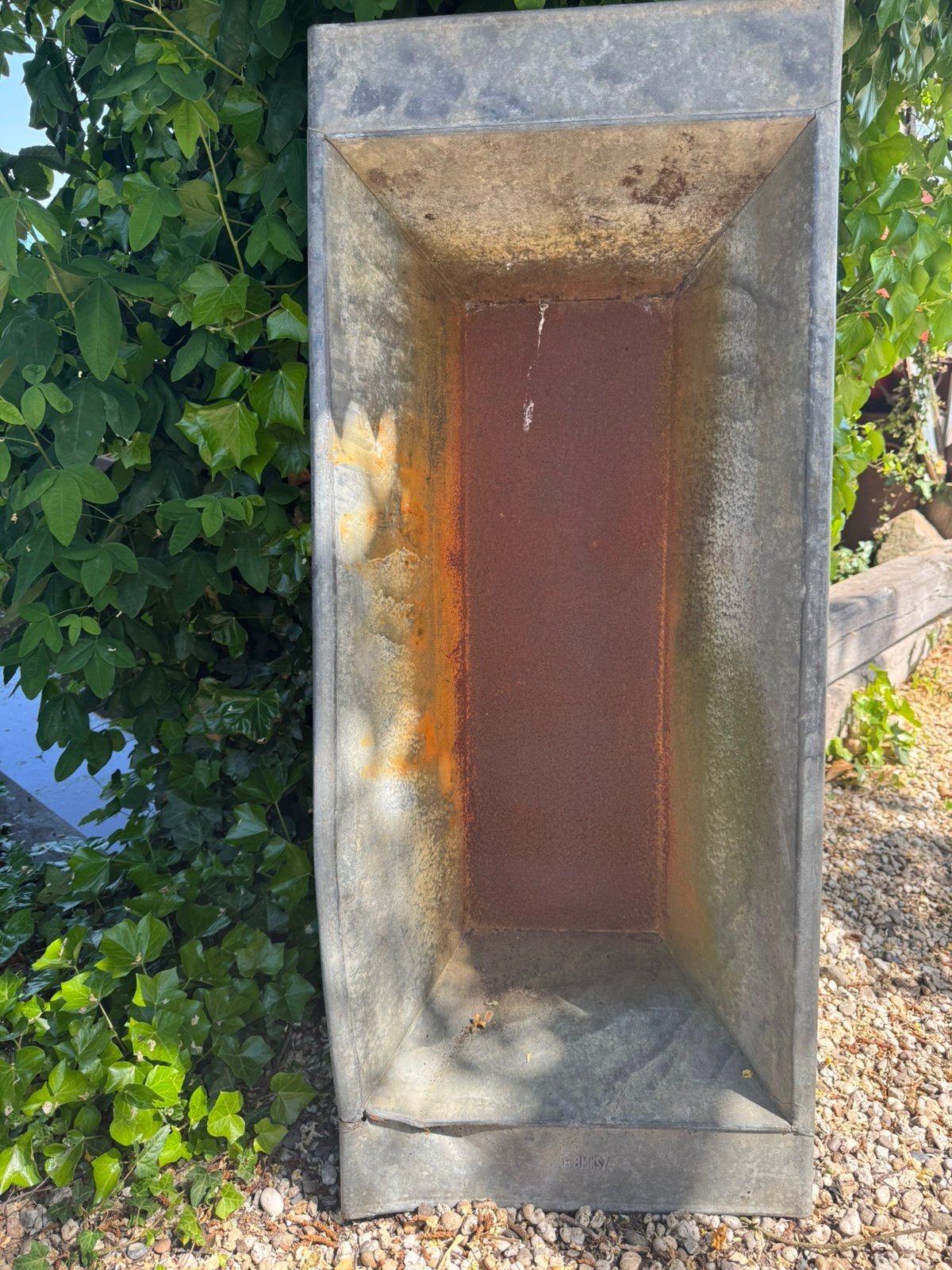 Zinken trog bloembak, Ophalen
