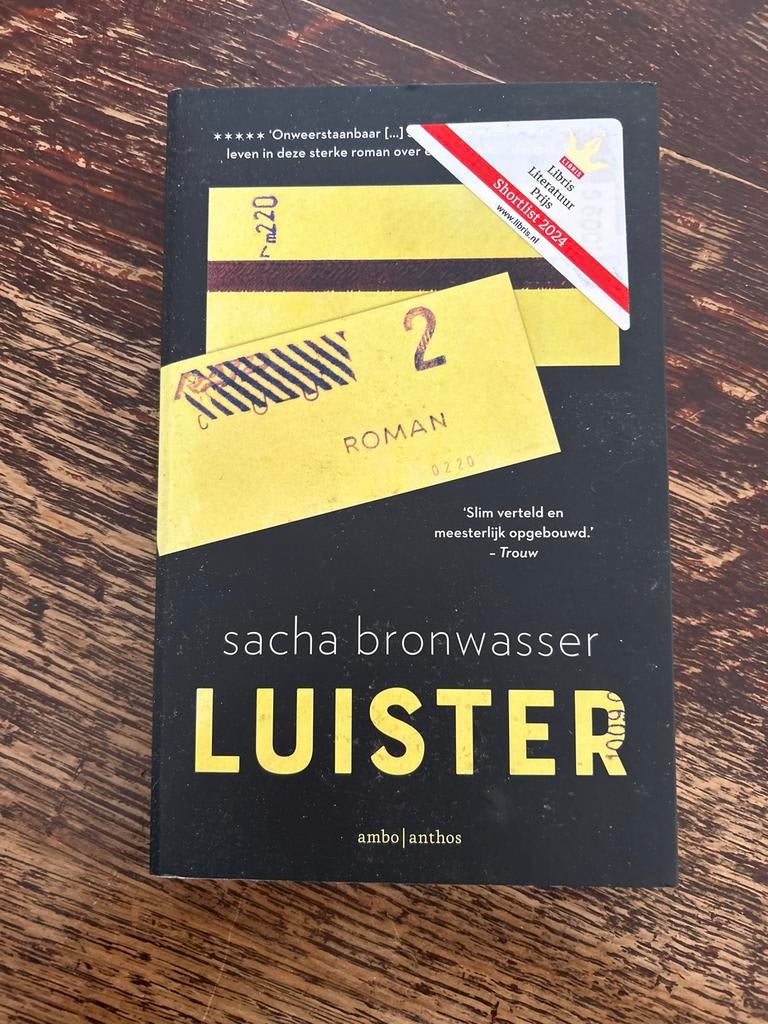 Luister - Sacha Bronwasser, Boeken, Ophalen of Verzenden, Gelezen, Nederland