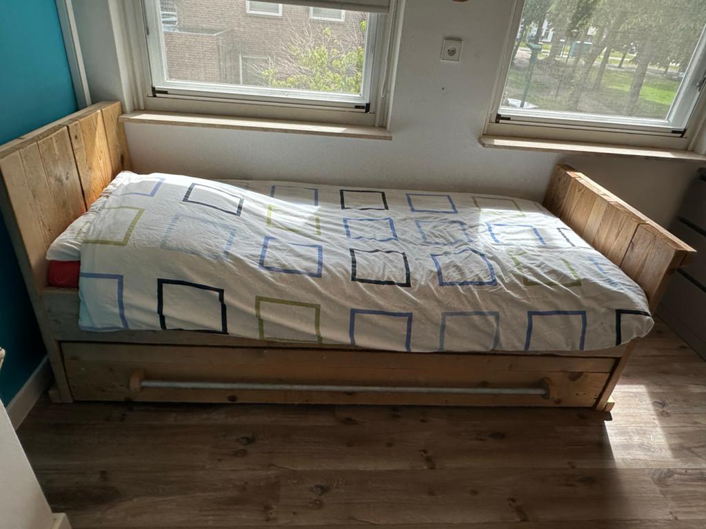 Jorg Steigerhouten Bed met Onderbed - Eenpersoons, Ophalen, Gebruikt, Eenpersoons, Bruin