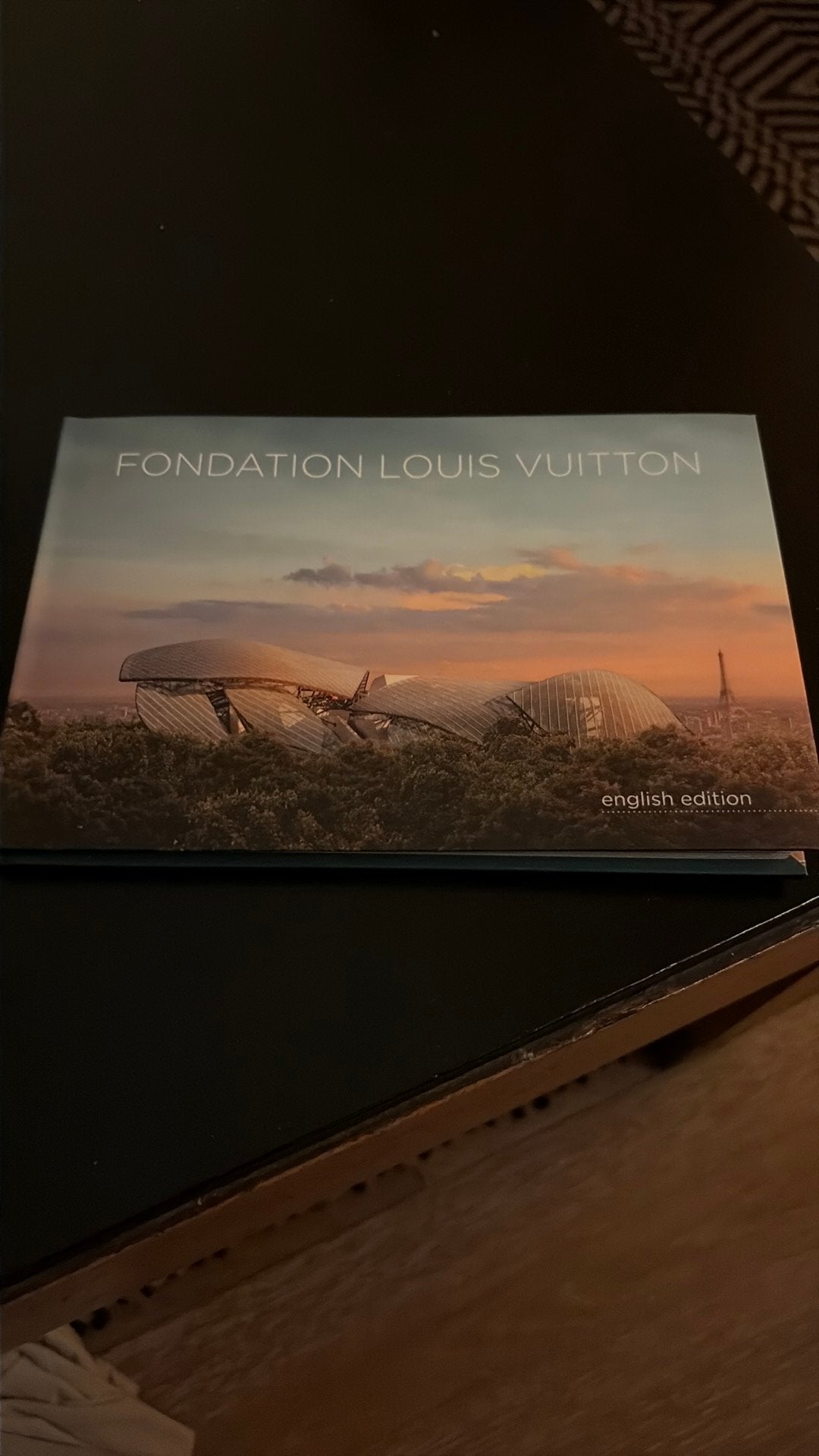 Fondation Louis Vuitton, Ophalen, Zo goed als nieuw