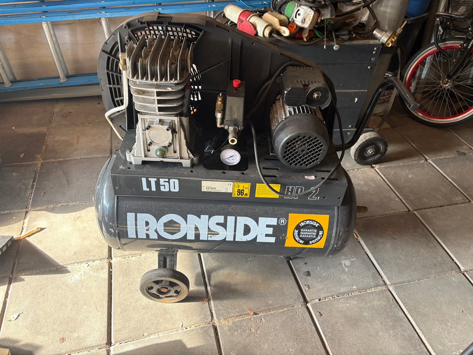 Ironside LT50 compressor, Doe-het-zelf en Verbouw, 25 tot 100 liter, Ophalen, Gebruikt, 200 tot 400 liter/min