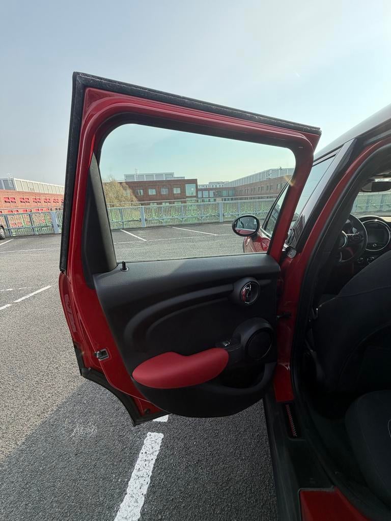 Mini 1.5 Cooper 5D AUTOMAAT 2017 Rood Zwart, Auto's, Mini, 136 pk, 49 €/maand, Origineel Nederlands, Particulier