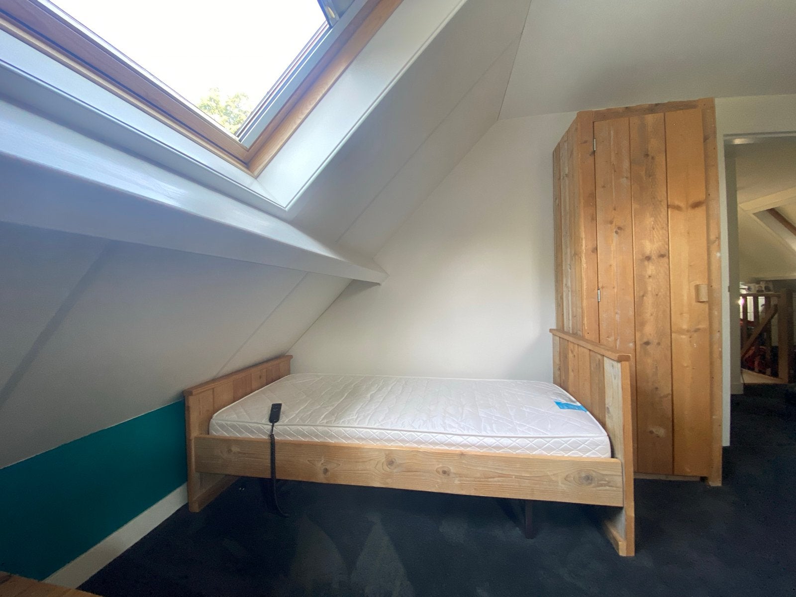 Complete slaapkamer set: bed, kast, nachtkastje, bureau, Ophalen, 90 cm, Eenpersoons, Bruin