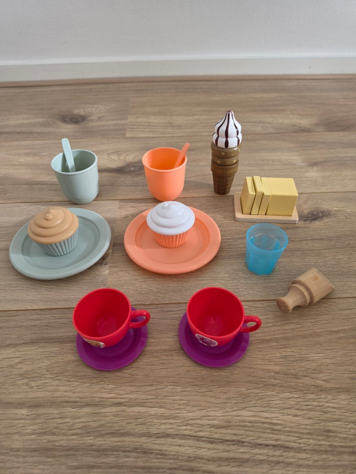 Speelkeuken accessoires servies cupcakes ijsje en boter, Ophalen of Verzenden, Speelkeuken-accessoire
