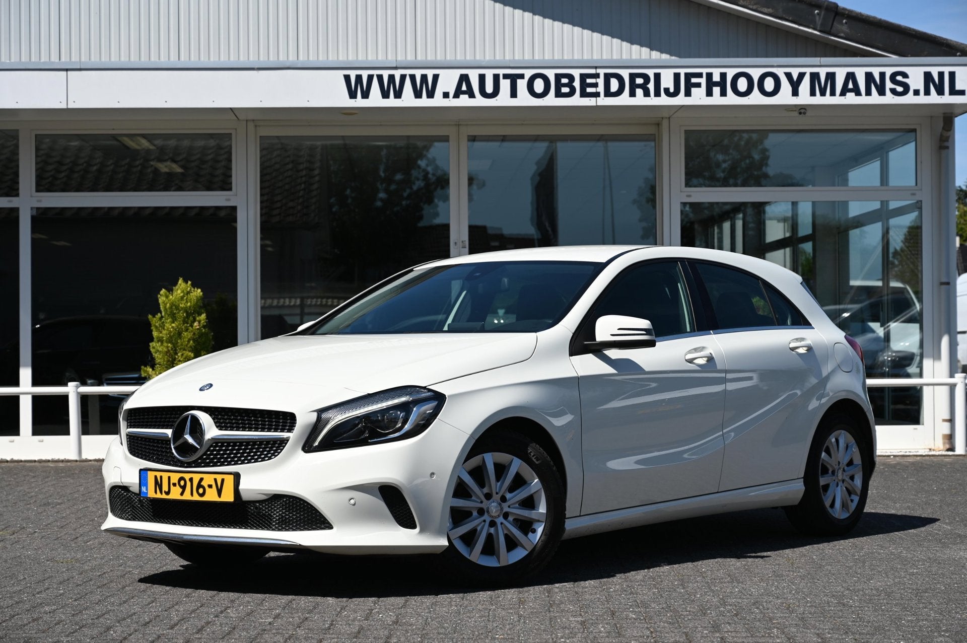 Mercedes-Benz A-klasse 160 Ambition Carplay Stoelverwarming, Auto's, Voorwielaandrijving, Gebruikt, 4 cilinders, Leder en Stof