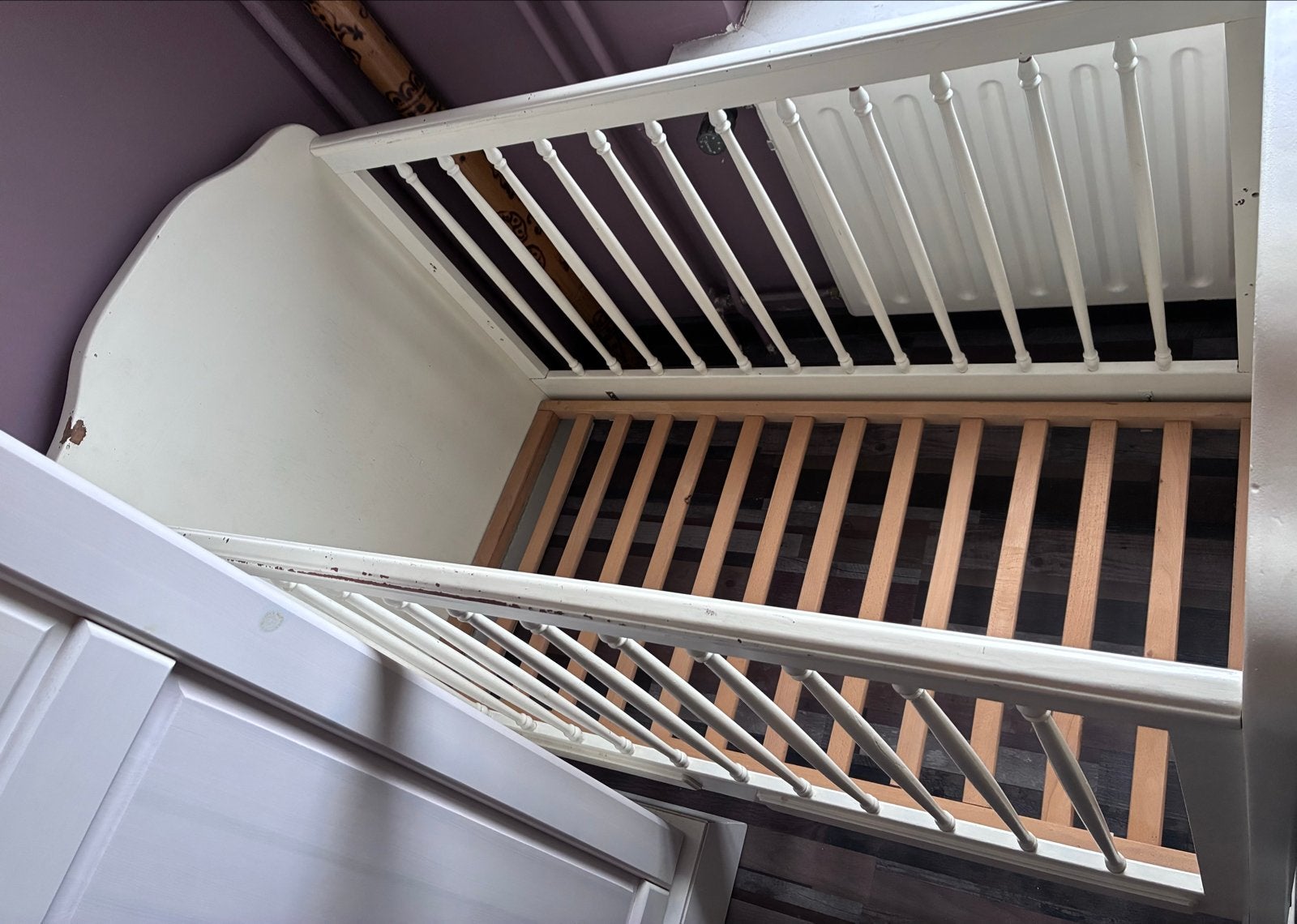Degelijk en stevig vintage wit ledikant 70x130, Kinderen en Baby's, Babywiegjes en Ledikanten, Ophalen, Gebruikt, Ledikant