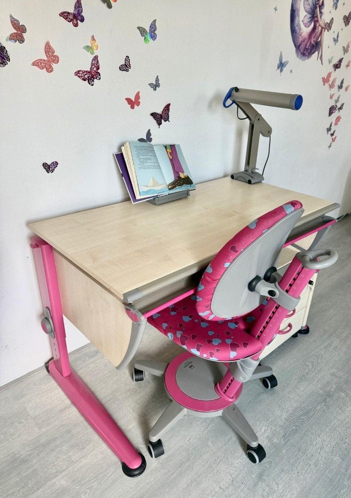 Moll bureau kinder buro met gratis stoel en gratis ladekast, Kinderen en Baby's, Kinderkamer | Tafels en Stoelen, Ophalen, Zo goed als nieuw