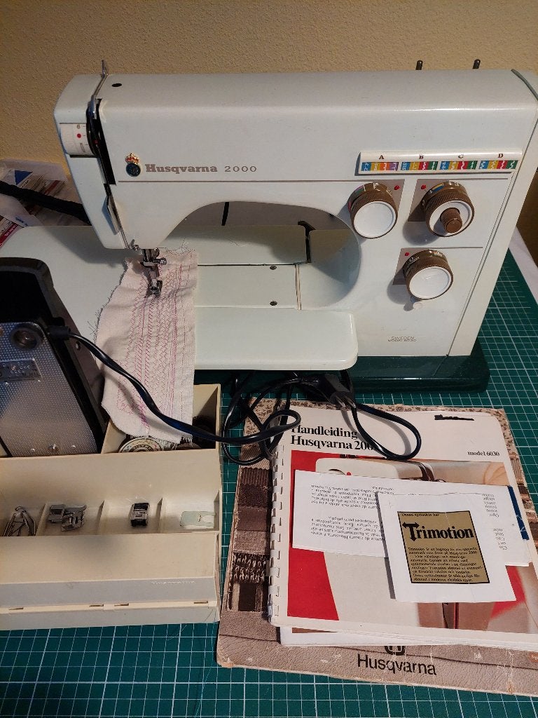 Husqvarna 2000 naaimachine, Ophalen, Gebruikt, Naaimachine, Husqvarna