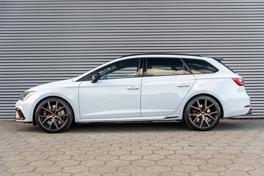 SEAT Leon ST 2.0 TSI CUPRA R 4DRIVE PANO CARBON BREMBO BEATS, Auto's, Seat, Automaat, Gebruikt, Zwart, 4 cilinders