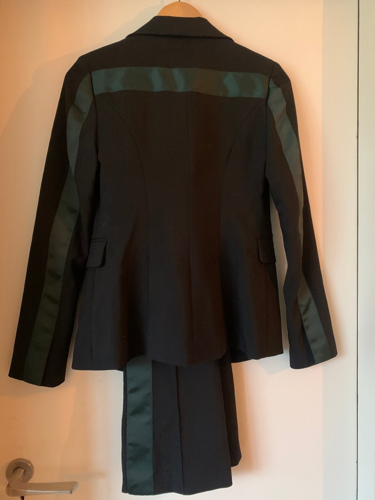 Heel gaaf Zwart pak met groene bies van Nikkie 34, Kostuum of Pak, Zwart, Nieuw, Ophalen of Verzenden
