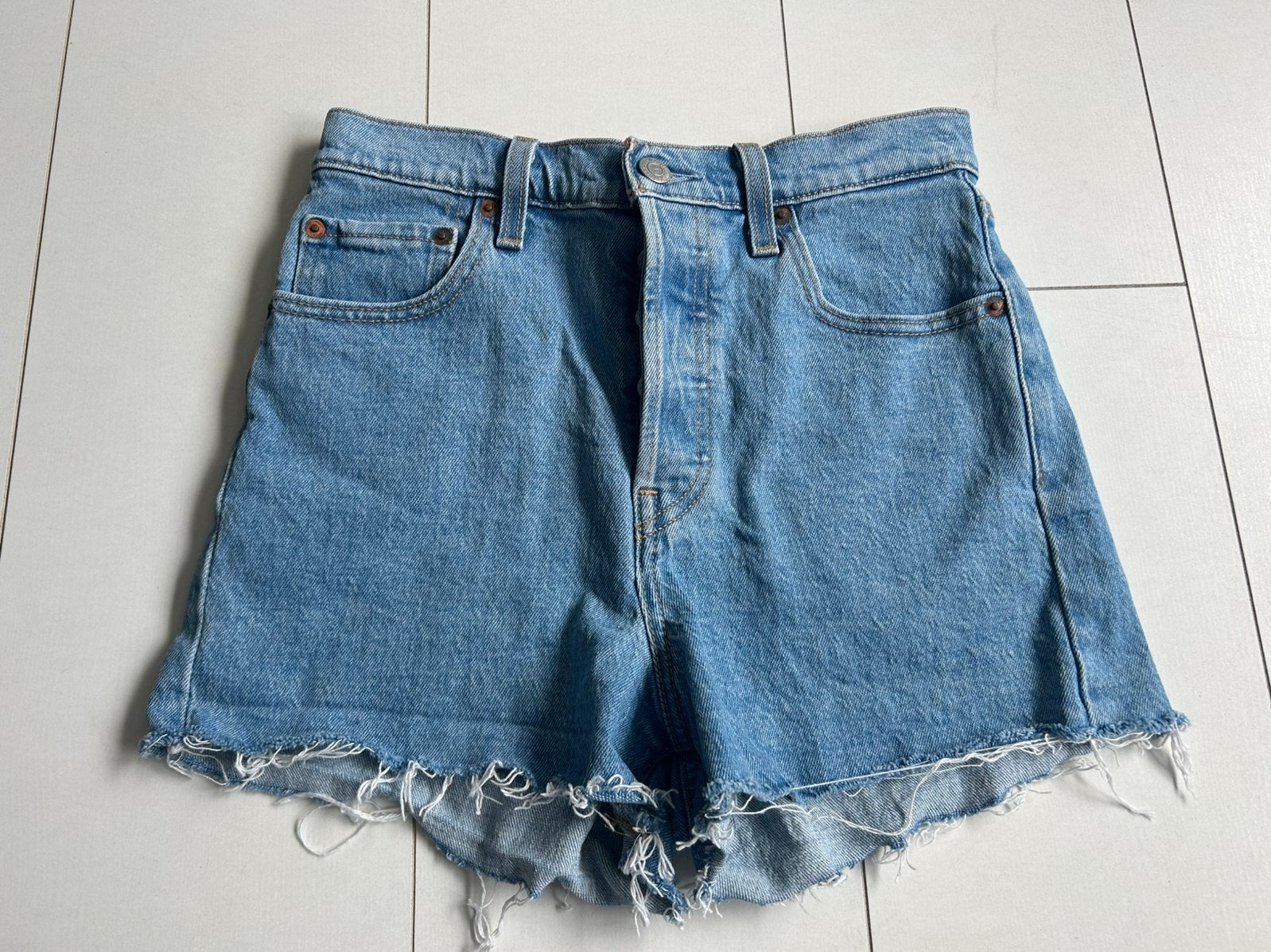 Levi’s Ribcage Short W26, Kleding | Dames, Spijkerbroeken en Jeans, Verzenden, Zo goed als nieuw, Blauw, W27 (confectie 34) of kleiner