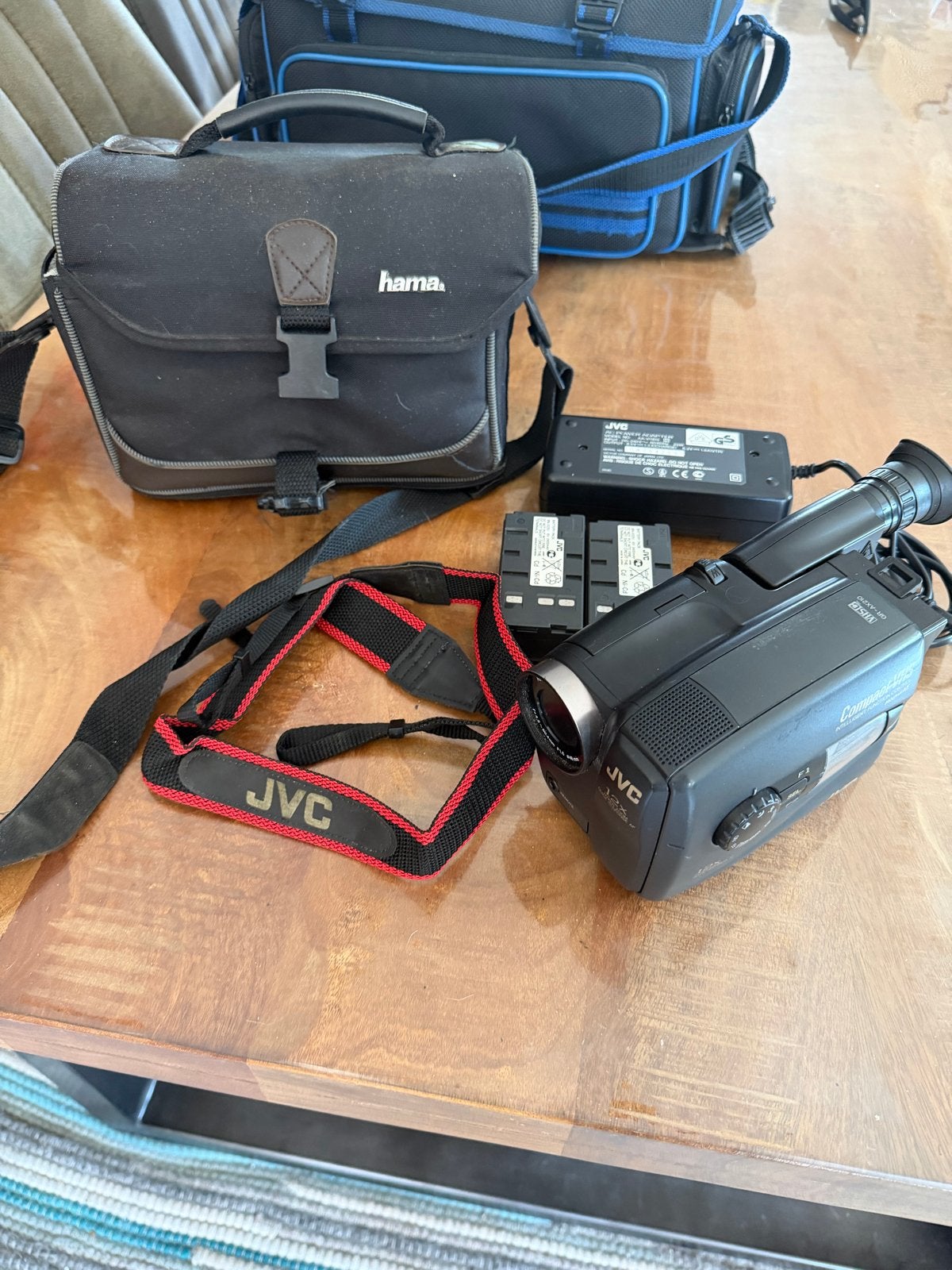 JVC Compact VHS Camcorder met accessoires, Ophalen of Verzenden, VHS-C of SVHS-C, Camera