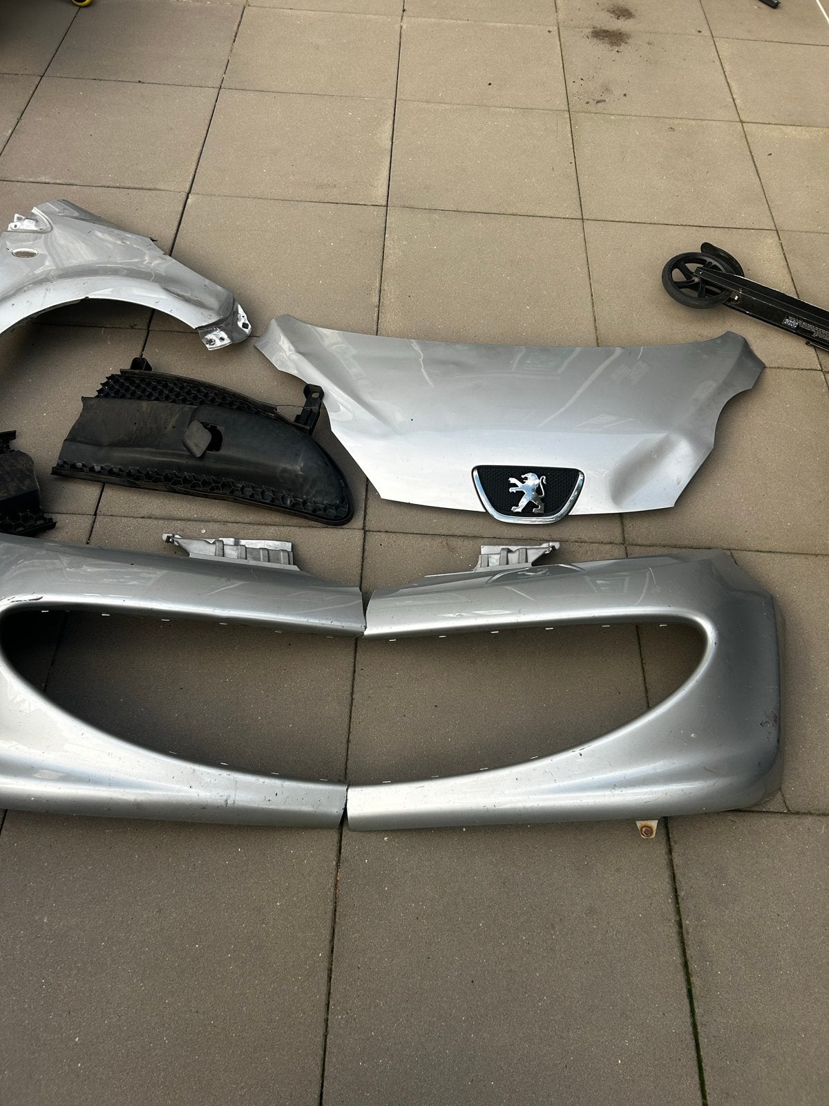 Peugeot 107 schadeonderdelen – motorkap, bumper & zijscherm, Gebruikt, Voor, Ophalen of Verzenden, Bumper