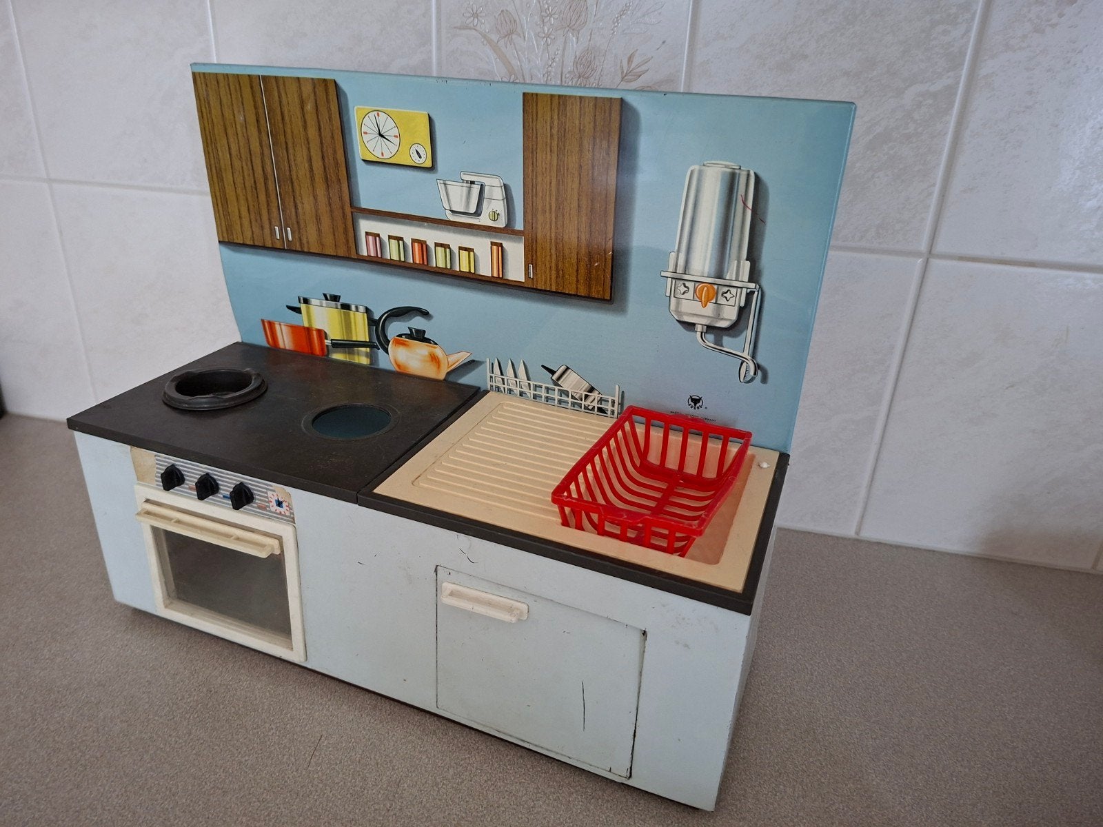 Vintage speelkeukentje jaren 65- 68 + keuken gerei, Ophalen of Verzenden, Gebruikt, Overige materialen, Speelkeuken-accessoire
