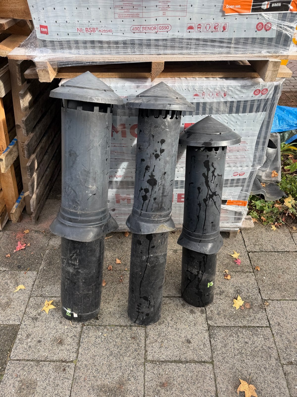 Gebruikte dakdoorvoeren en dakpannen - Diverse maten, Doe-het-zelf en Verbouw, Overige materialen, Gebruikt, Zwart, Ophalen of Verzenden