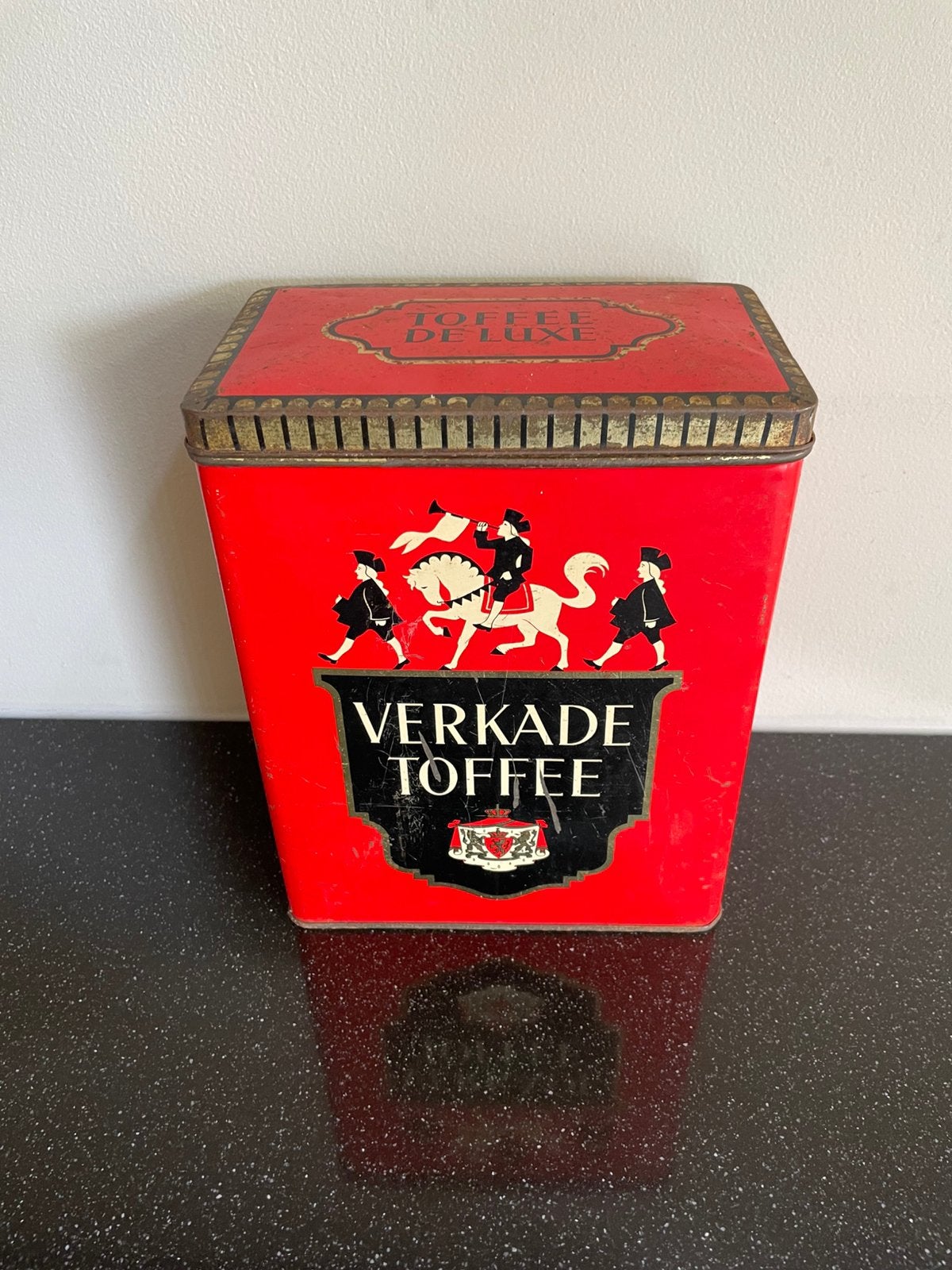 Verkade Toffee groot rood blik, Verzamelen, Blikken, Ophalen of Verzenden, Gebruikt, Overige, Verkade