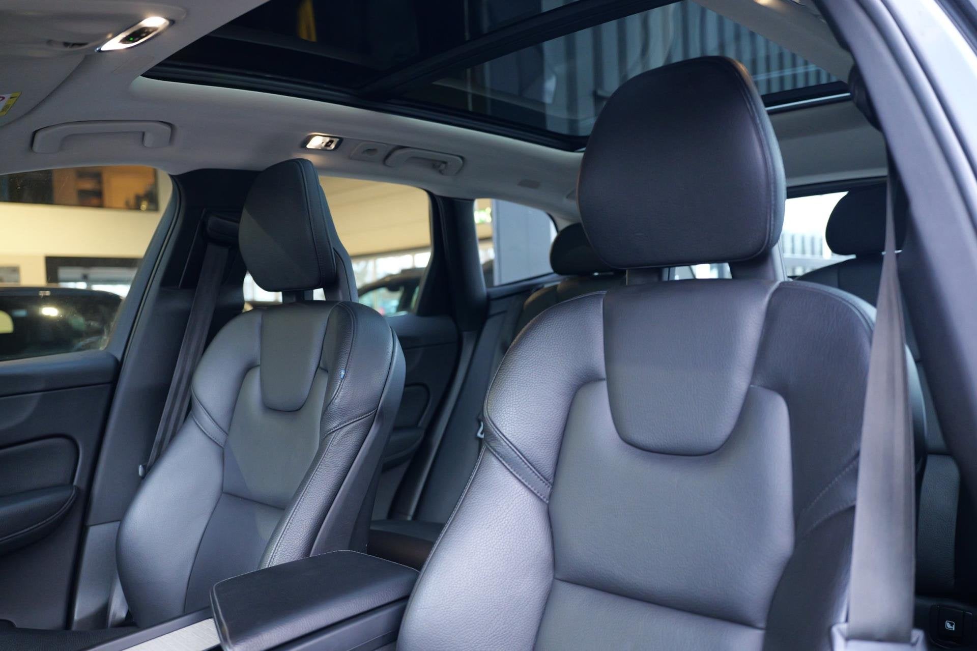 Volvo XC60 2.0 T8 AWD Inscription Pano|Luchtv|Trekh|19inch, Auto's, Volvo, Automaat, Gebruikt, Euro 6, 1969 cc
