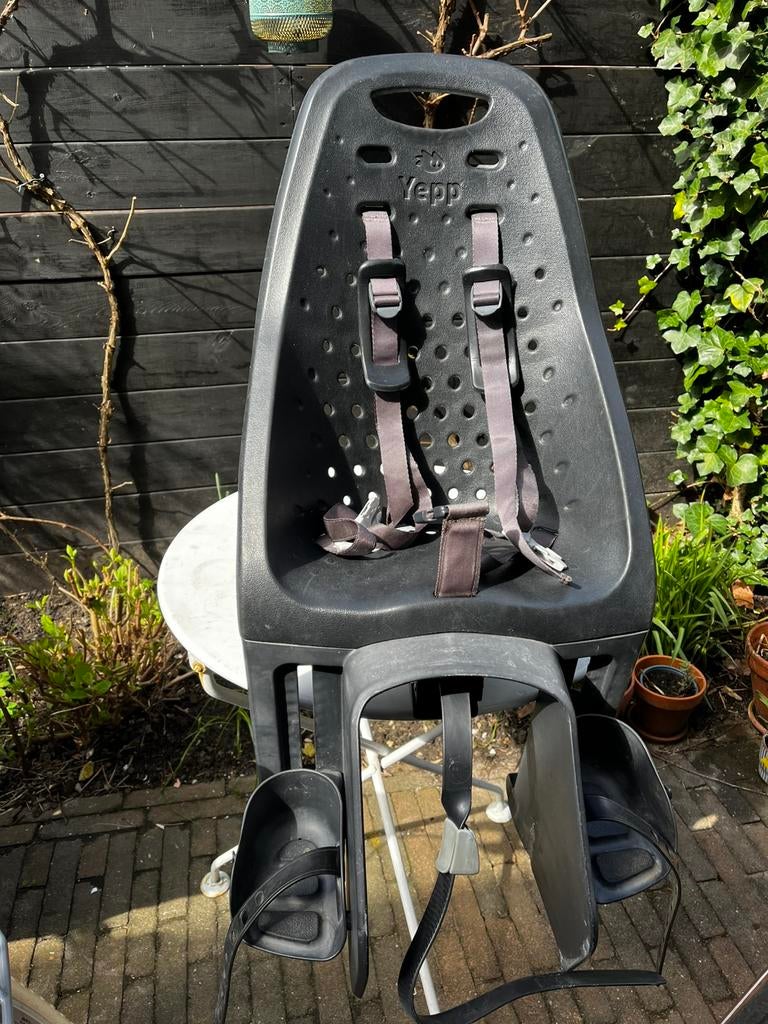 Yepp (thule) kinderzitje voor achterop., Fietsen en Brommers, Fietsaccessoires | Fietsstoeltjes, Ophalen, Gebruikt, Achterzitje