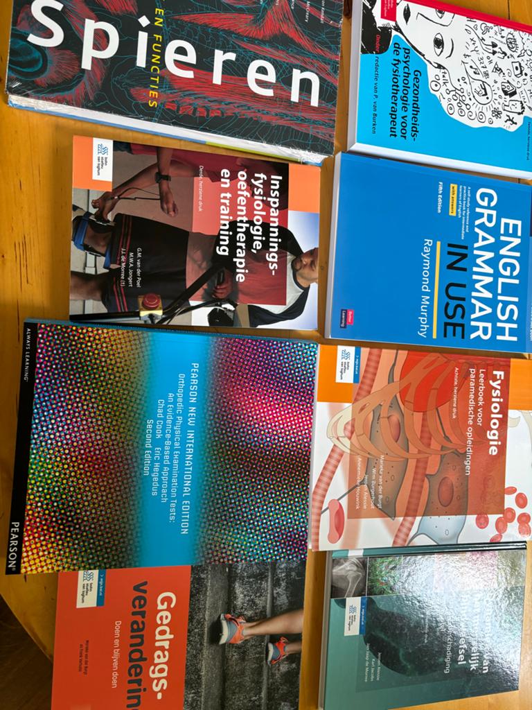 8 studieboeken fysiotherapie - Zo goed als nieuw, Ophalen of Verzenden, Beta, Zo goed als nieuw, HBO