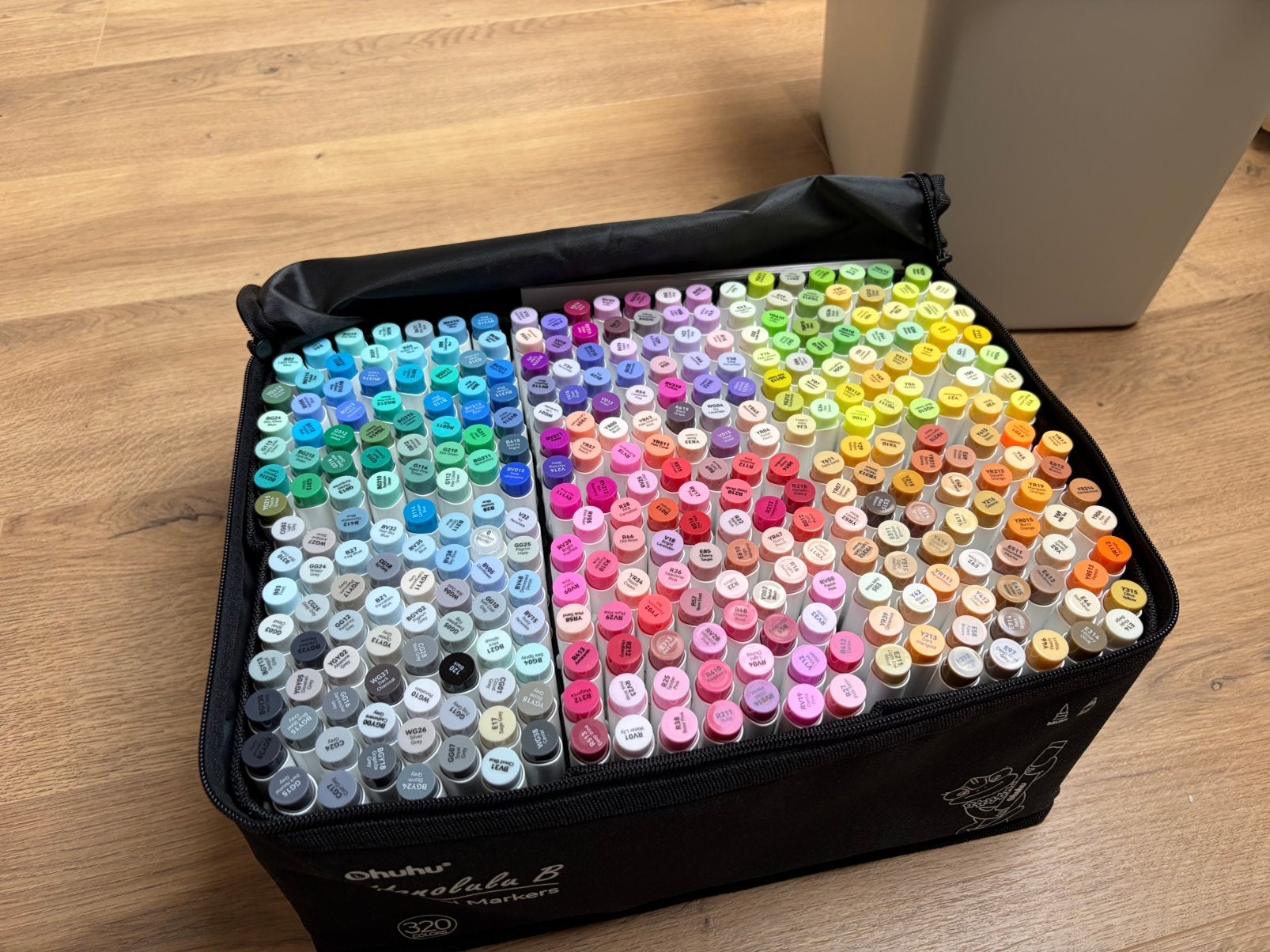 Ohuhu 320 alcohol markers brush&fine, Muziek en Instrumenten, Ophalen, Zo goed als nieuw, Overige formaten, Overige merken