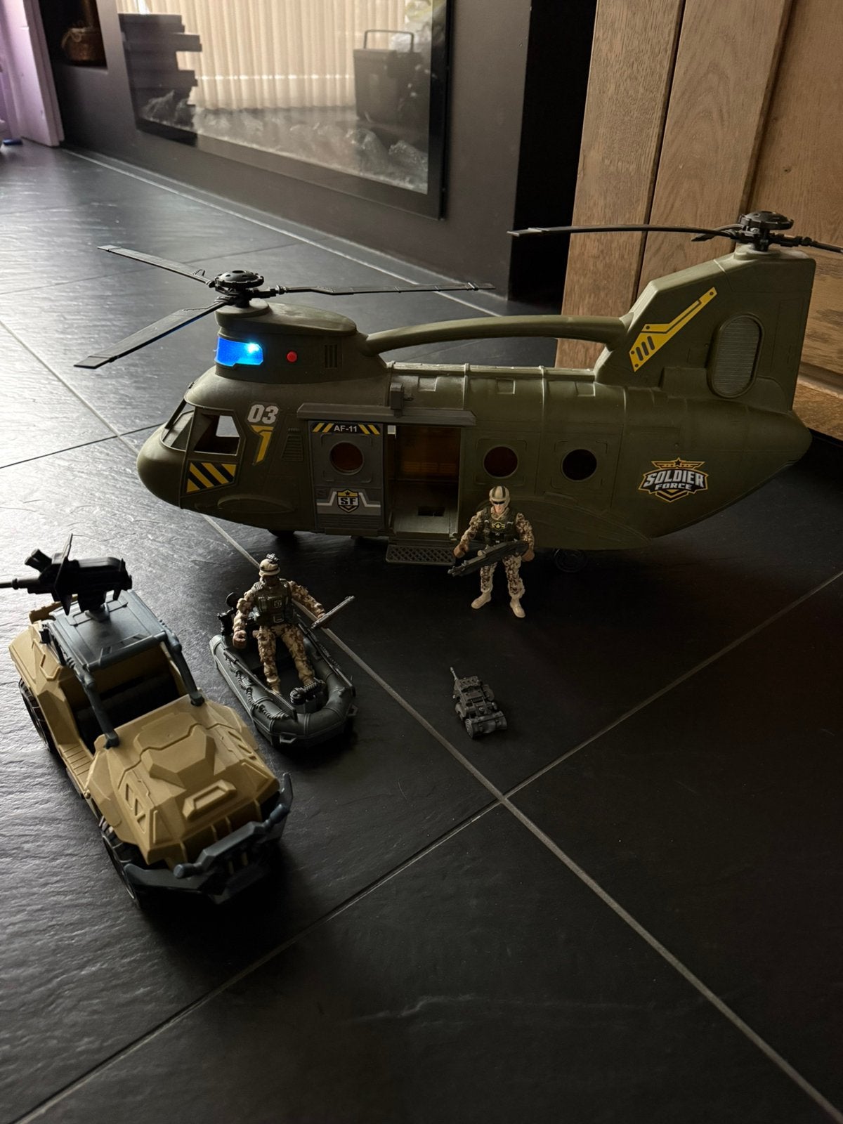 Leger helikopter, Ophalen, Zo goed als nieuw
