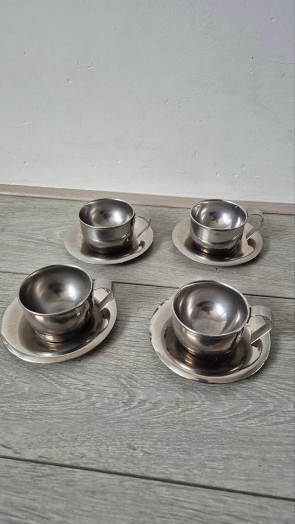 RVS kopjes en schotels - Made in Italy, Huis en Inrichting, Overige materialen, Gebruikt, Ophalen of Verzenden, Overige stijlen
