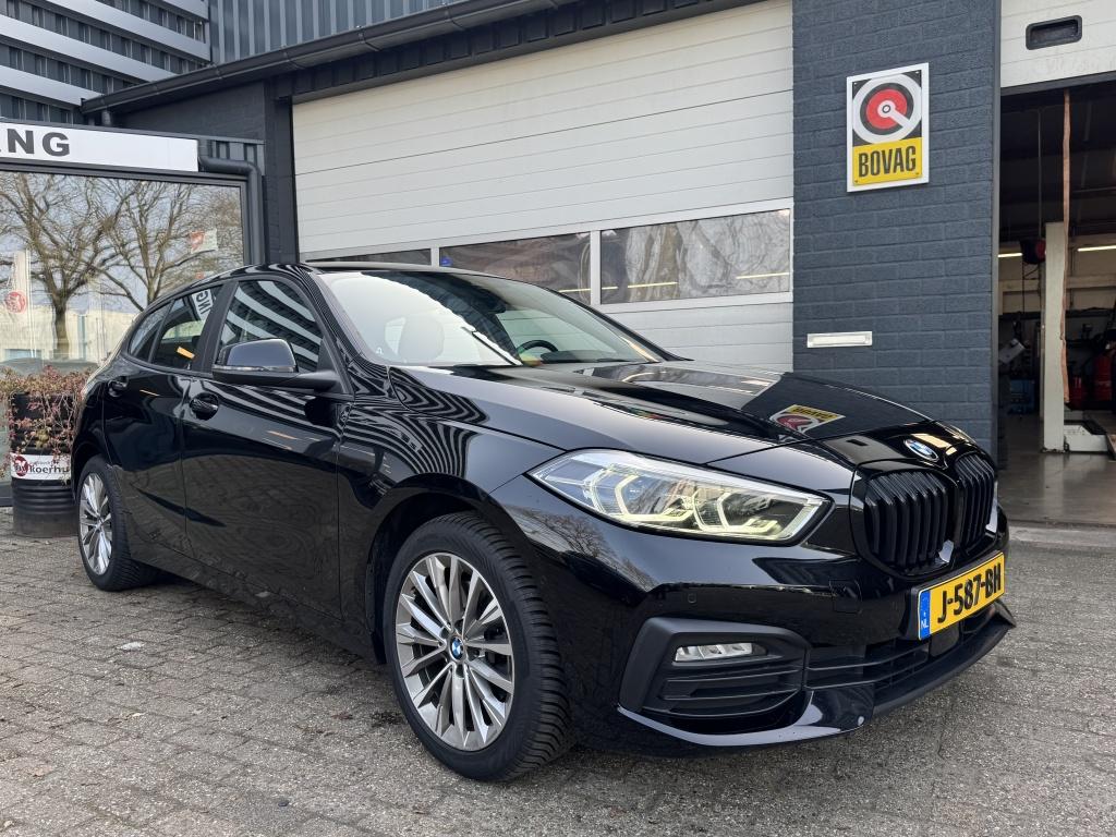 BMW 1-serie 118i Executive Ed. (bj 2020, automaat), Auto's, Gebruikt, Automatische klimaatregeling, Zwart, Origineel Nederlands