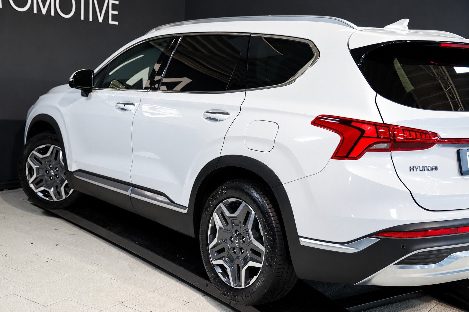 Hyundai Santa Fe 1.6 T-GDI PHEV Premium Plus Sky 7p / HUD /, Auto's, Santa Fe, Gebruikt, Zwart, 4 cilinders