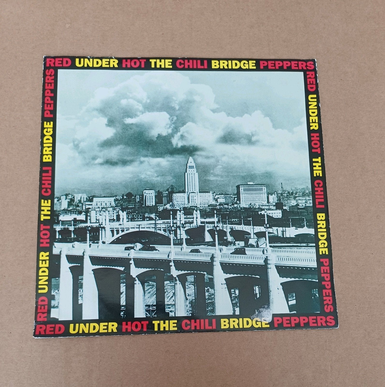 Red Hot Chili Peppers  - Under The Bridge, Beschermende buitenhoes, Ophalen of Verzenden, Gebruikt, Pop