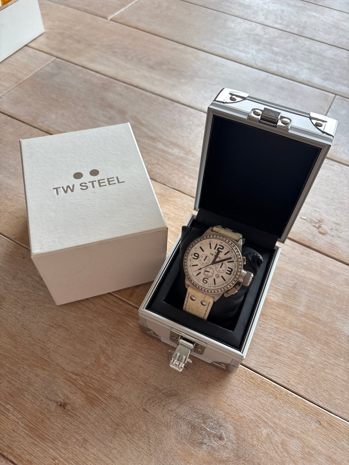 TW Steel Horloge Wit met Originele Doos en Koffer, Staal, Polshorloge, Met strass, Ophalen