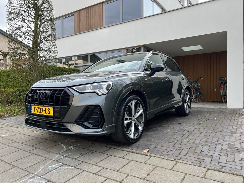 Audi Q3 Quattro 290pk s-tronic incl 2 sets velgen 20 inch, Automaat, Zwart, Lichtsensor, Vierwielaandrijving