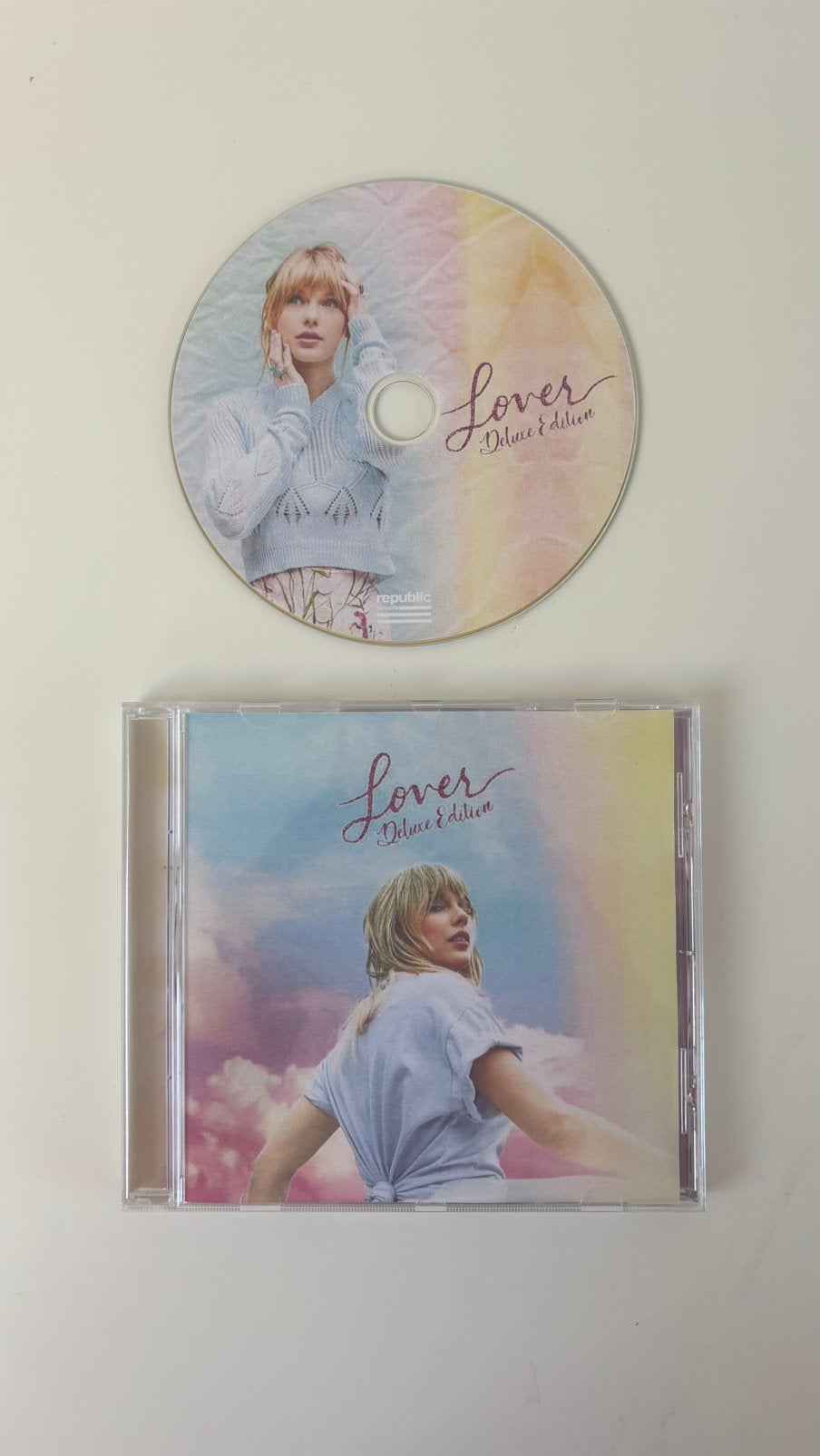 Taylor Swift | Lover Deluxe Edition cd bootleg fan-made, Cd's en Dvd's, Cd's | Pop, Nieuw in verpakking, Ophalen of Verzenden