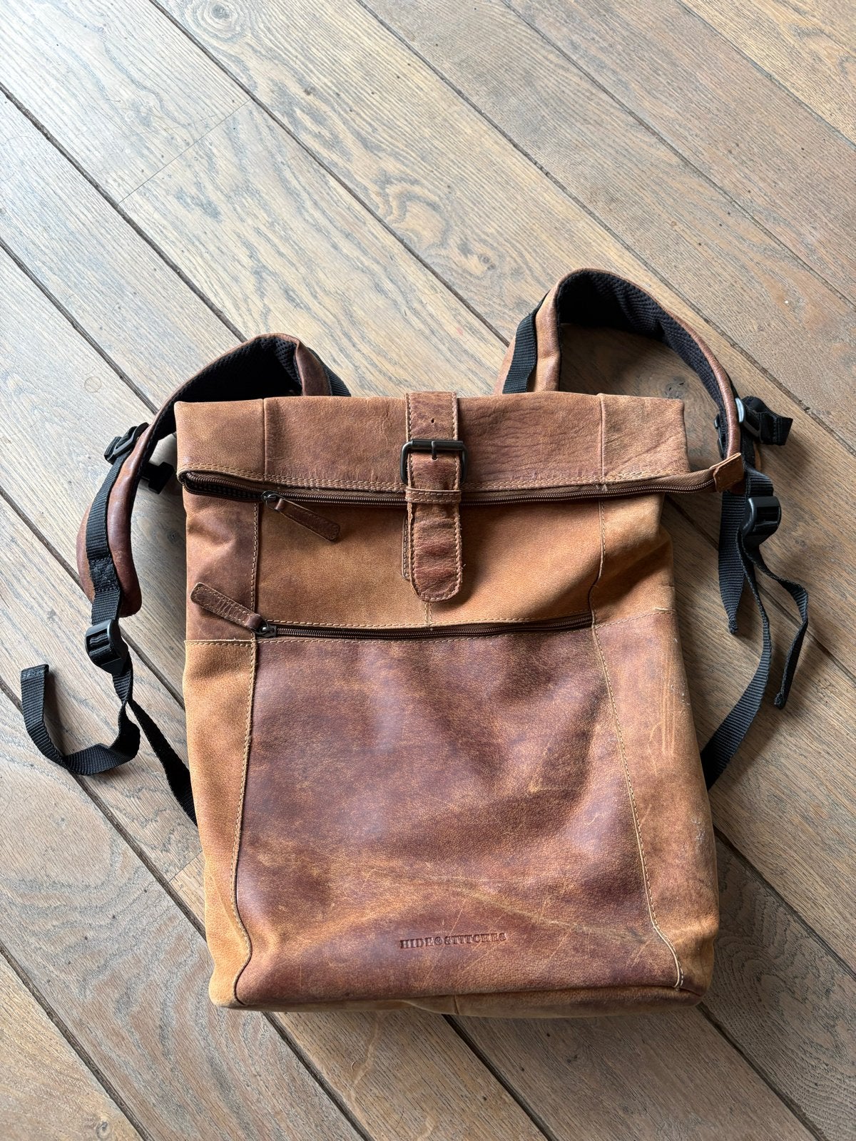 Leren laptop rugtas - Hide & Stitches, Verzenden, Gebruikt, 25 tot 40 cm, Overige merken