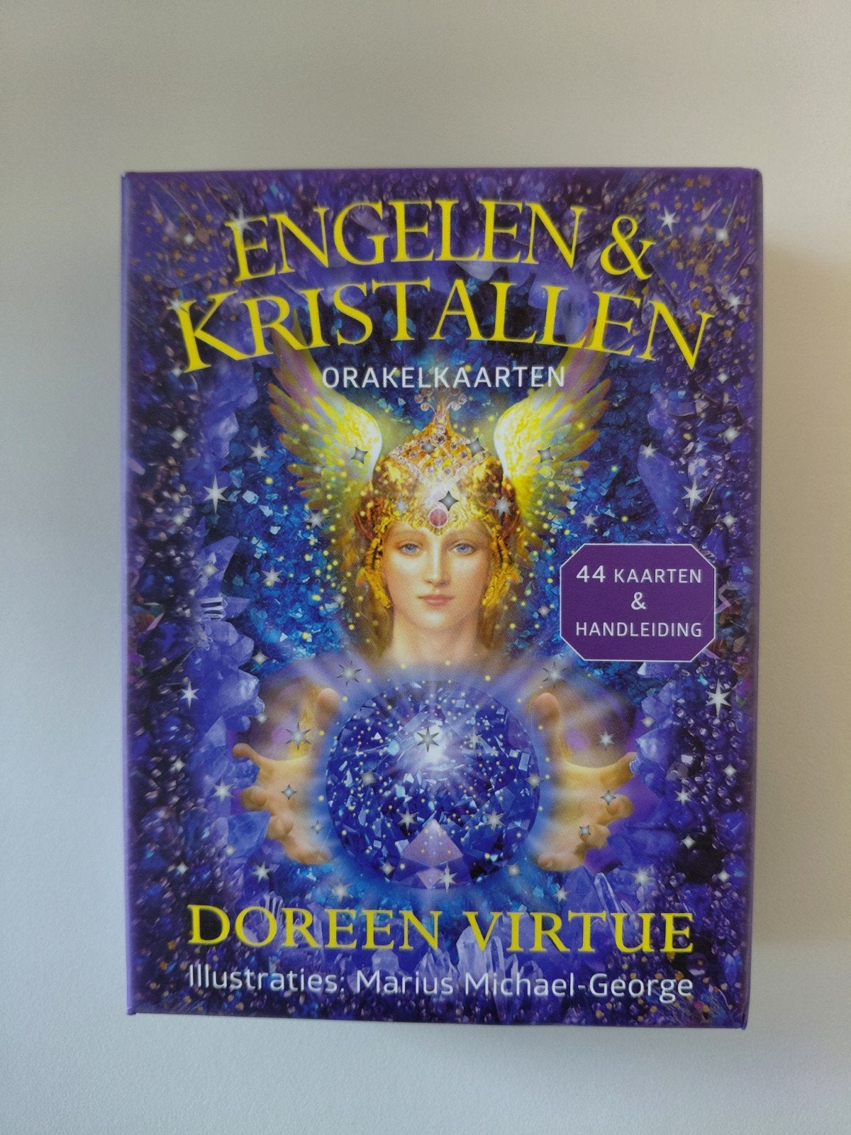 Doreen Virtue - Engelen & Kristallen orakel kaarten, Astrologie, Overige typen, Ophalen of Verzenden, Zo goed als nieuw
