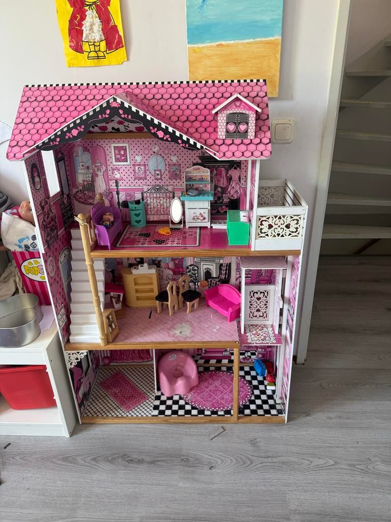 Groot Roze Poppenhuis met Meubels, Ophalen, Zo goed als nieuw, Poppenhuis
