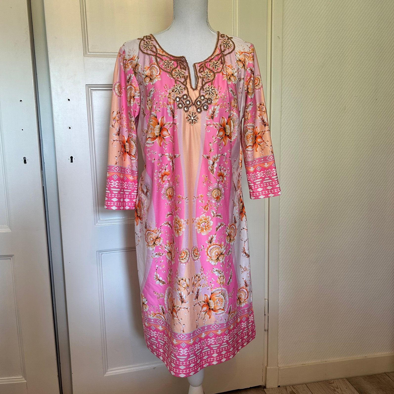 MALVIN WOMEN Luxe Boho Jurk met Kraaltjes & Steentjes – 44, Maat 42/44 (L), Ophalen of Verzenden, Zo goed als nieuw, Knielengte