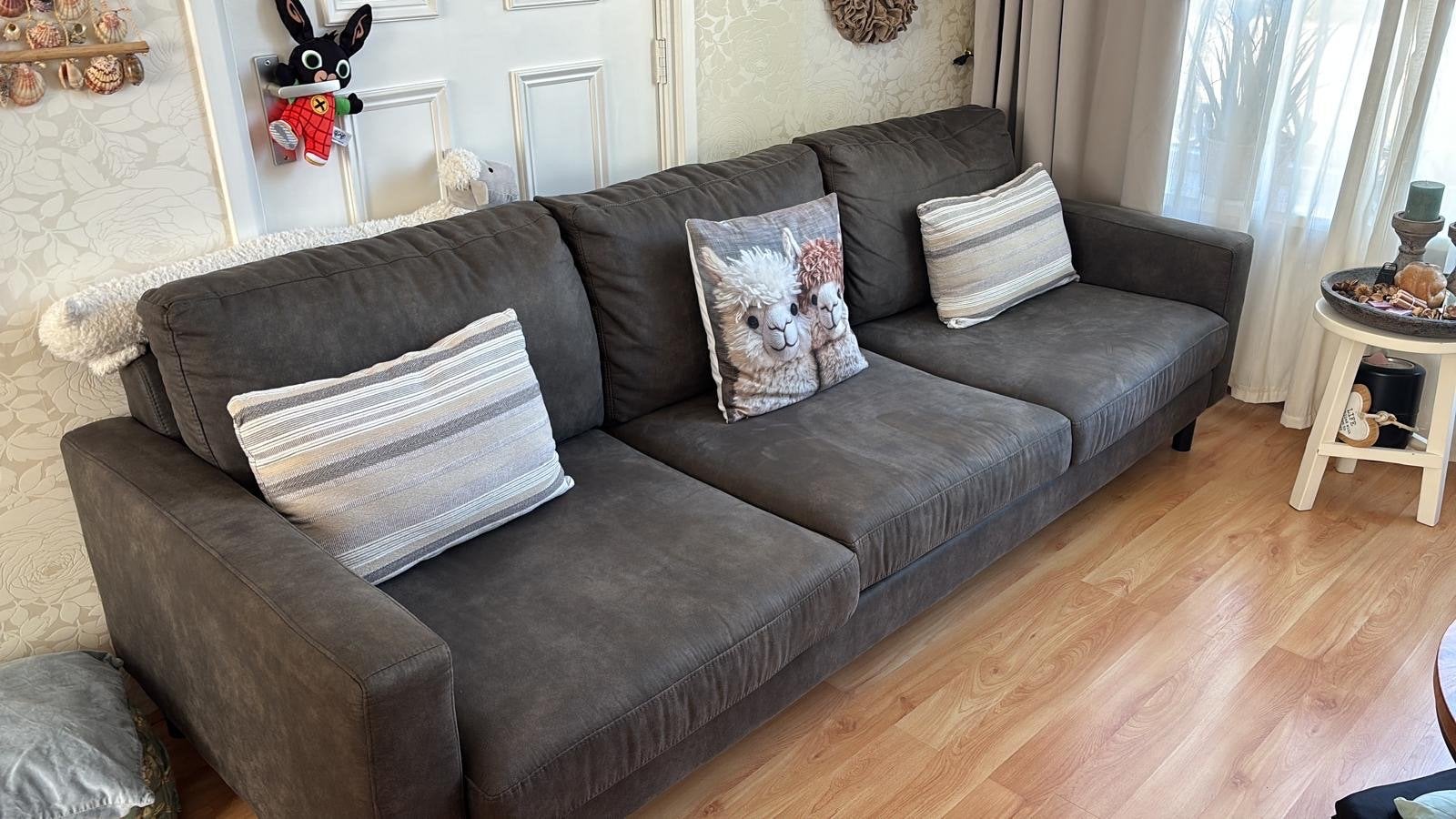 Comfortabele 3-zitsbank in donkergrijs stof, Ophalen, Gebruikt, Driepersoons, 75 tot 100 cm