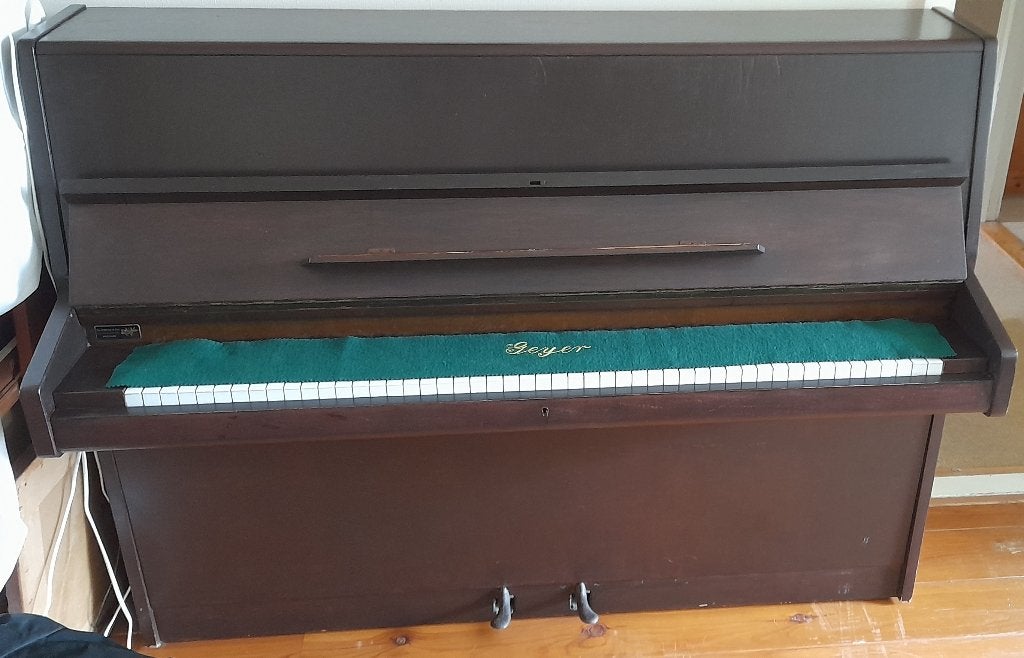 Piano met demper, Muziek en Instrumenten, Piano's, Ophalen, Gebruikt, Bruin, Piano