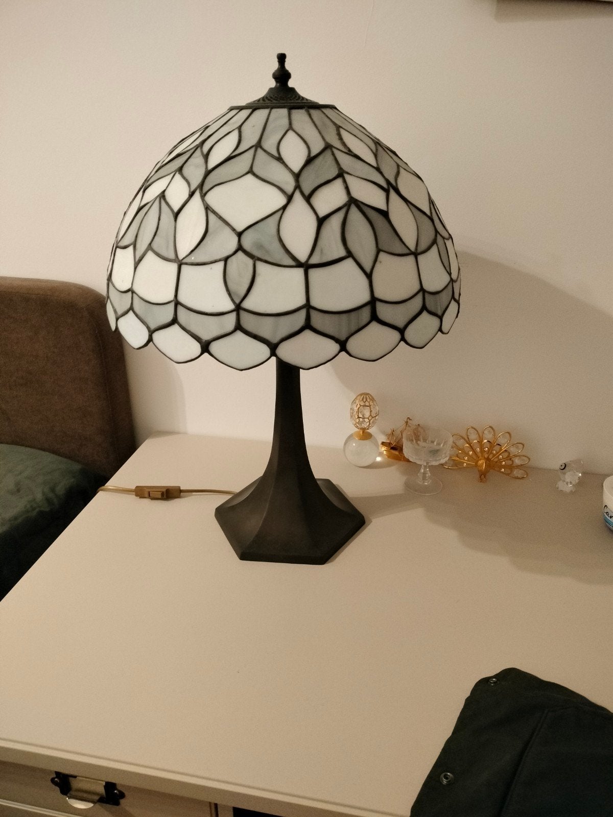 Prachtige Tiffany Tafellamp - Wit/Grijs Glas-in-lood, Ophalen, Tiffany lamp, Tiffany Style, Met schakelaar